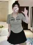 폴로 칼라 지퍼 포지티브 숄더 반팔 티셔츠의 그림