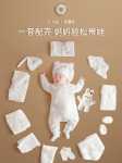 아기 옷 신생아 선물 상자의 그림